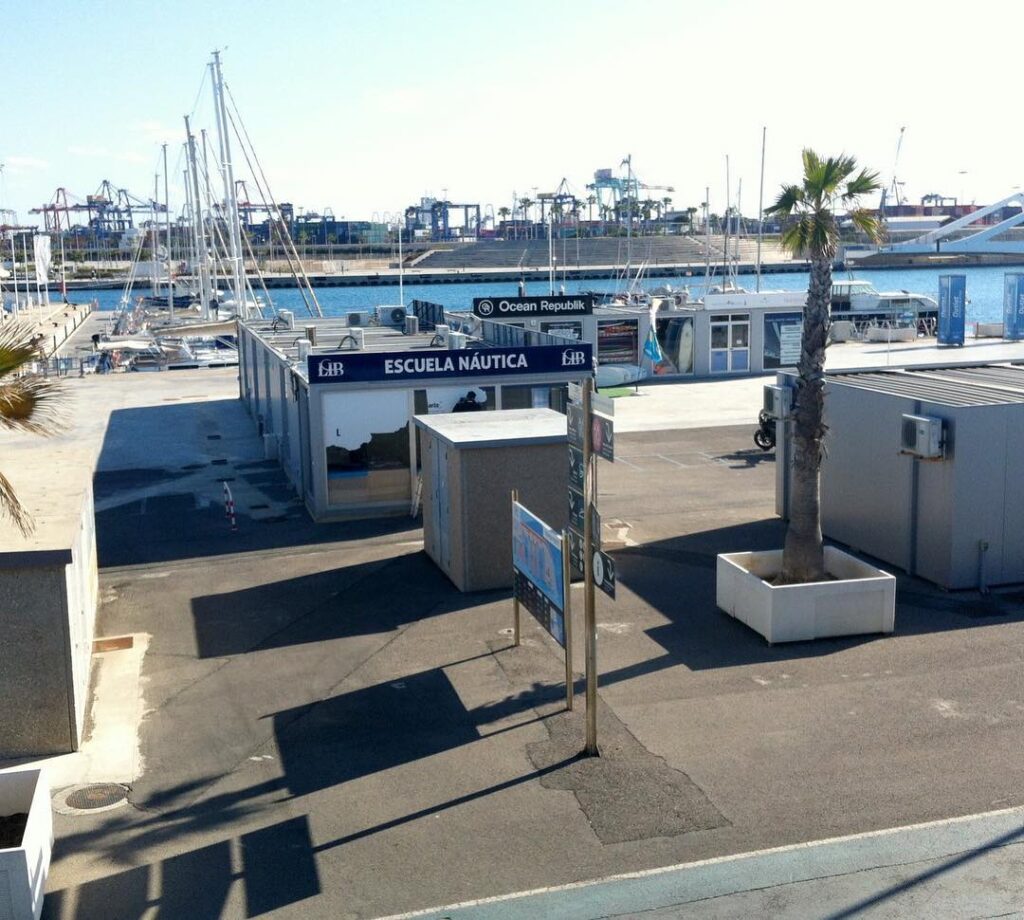 Instagram post from sailscreen. This post is in position 4.