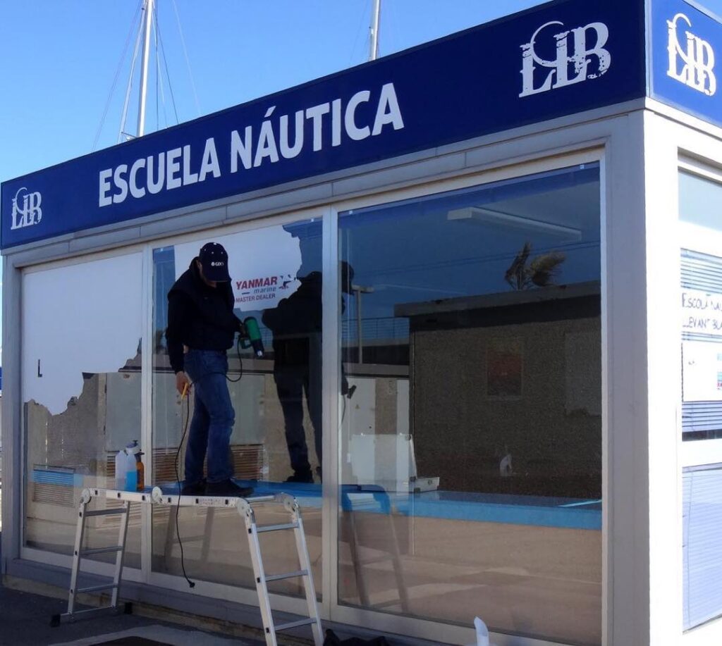 Instagram post from sailscreen. This post is in position 3.